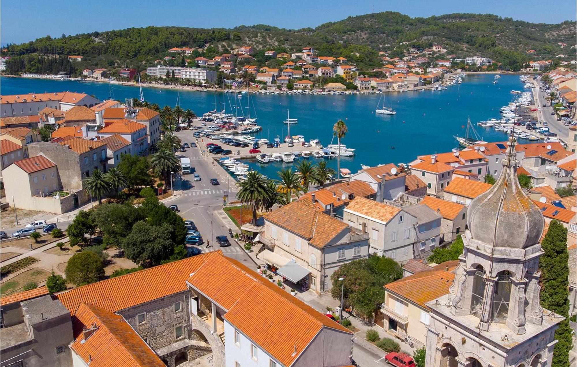 Beautiful Apartment In Vela Luka With Kitchen Exterior photo